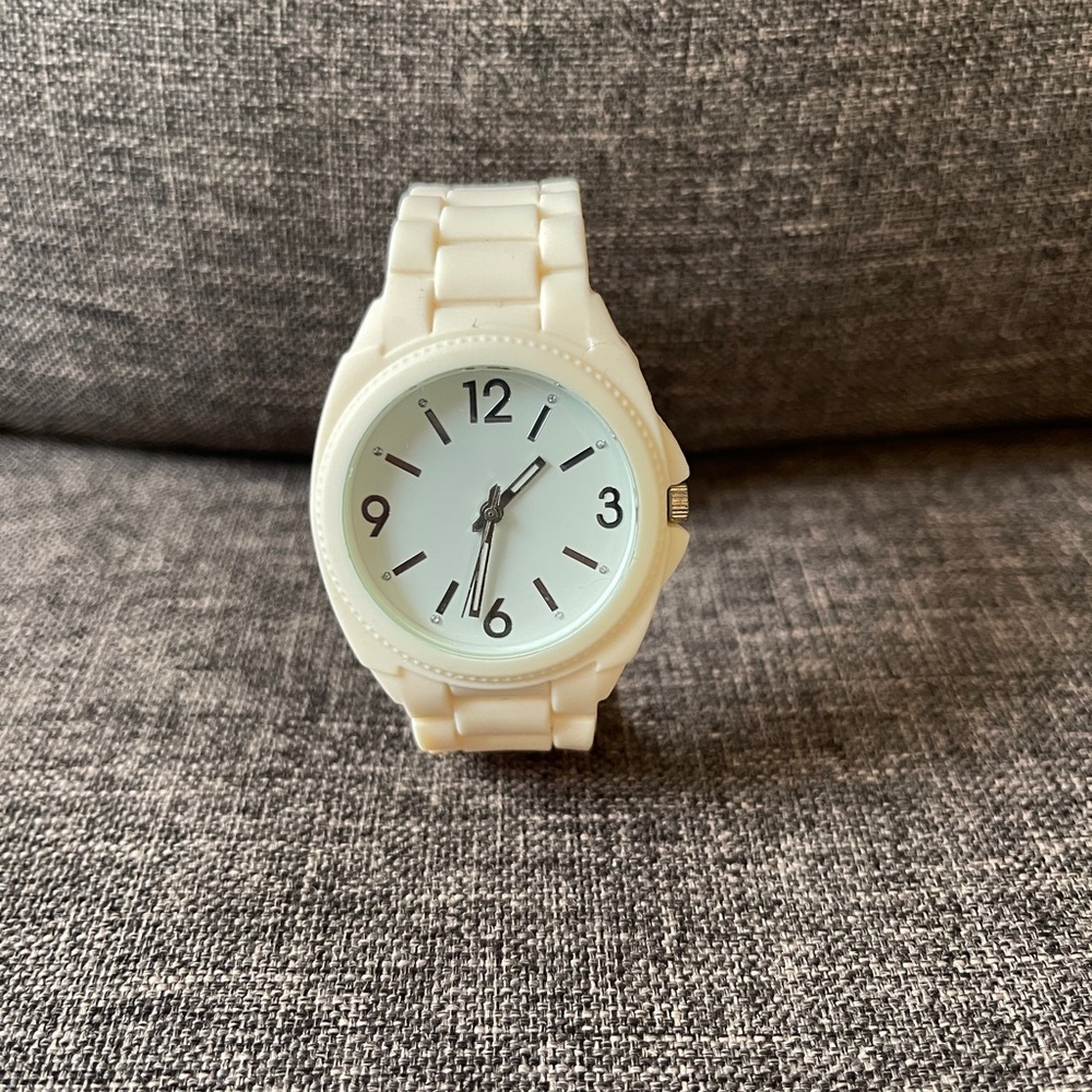 Women’s white silicone watch
